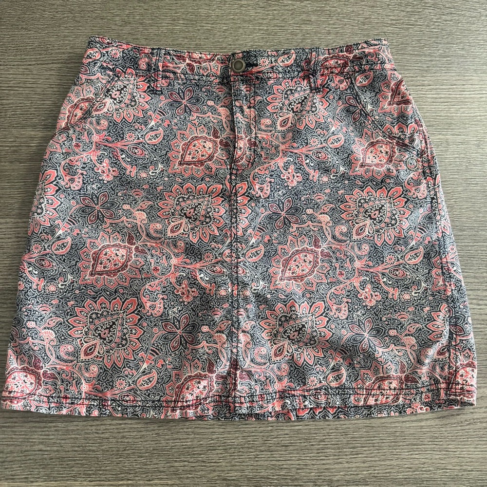 Croft & Barrow Classic Fit skort Size 8 stretch blue pink paisley pattern Skirt